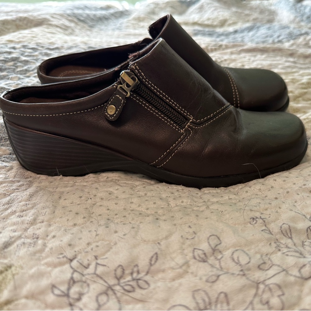 Naturalizer size 8 loafer type dress shoes